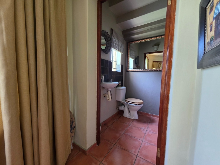 6 Bedroom Property for Sale in Olifantsnek North West
